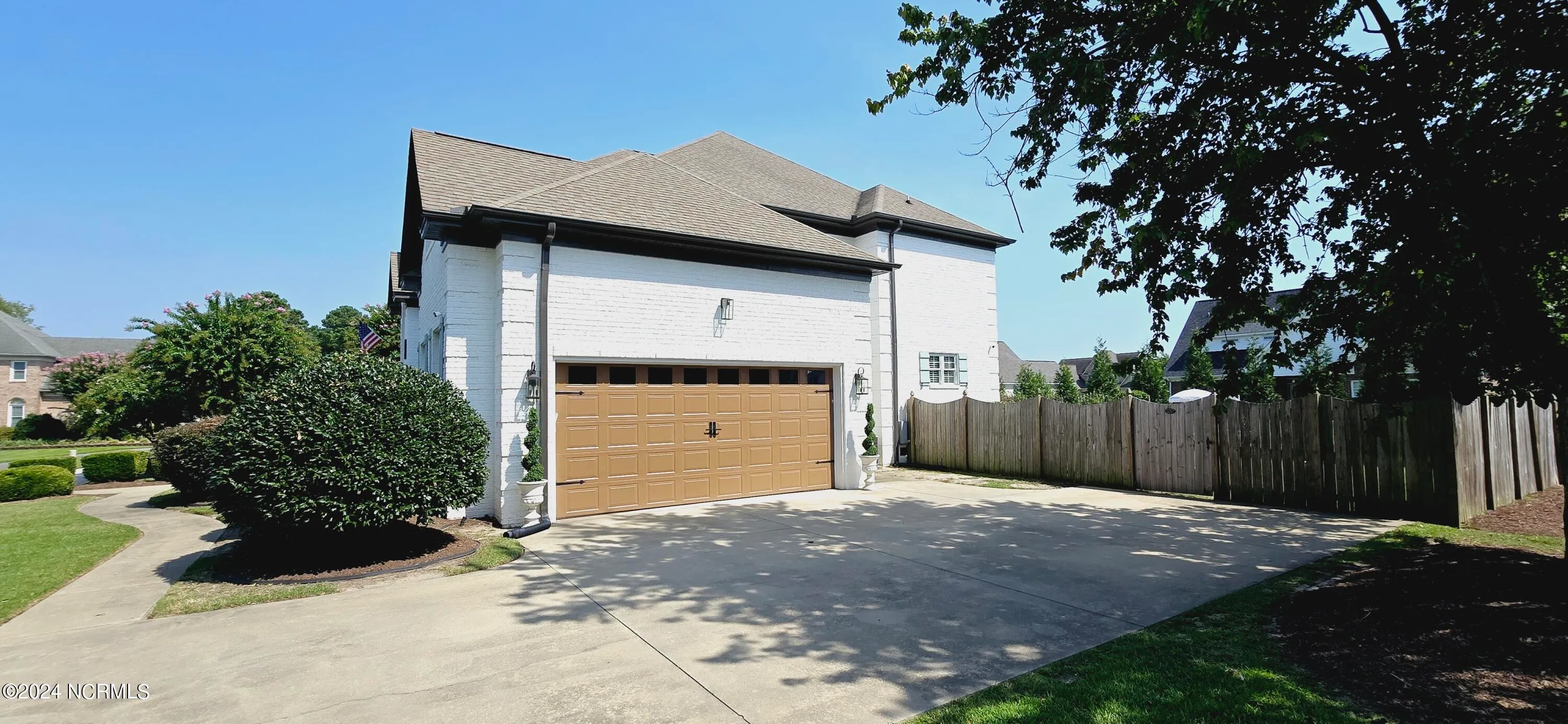 Greenville, North Carolina 27858, United States, 5 Bedrooms Bedrooms, ,5 BathroomsBathrooms,Residential,Pending,79812