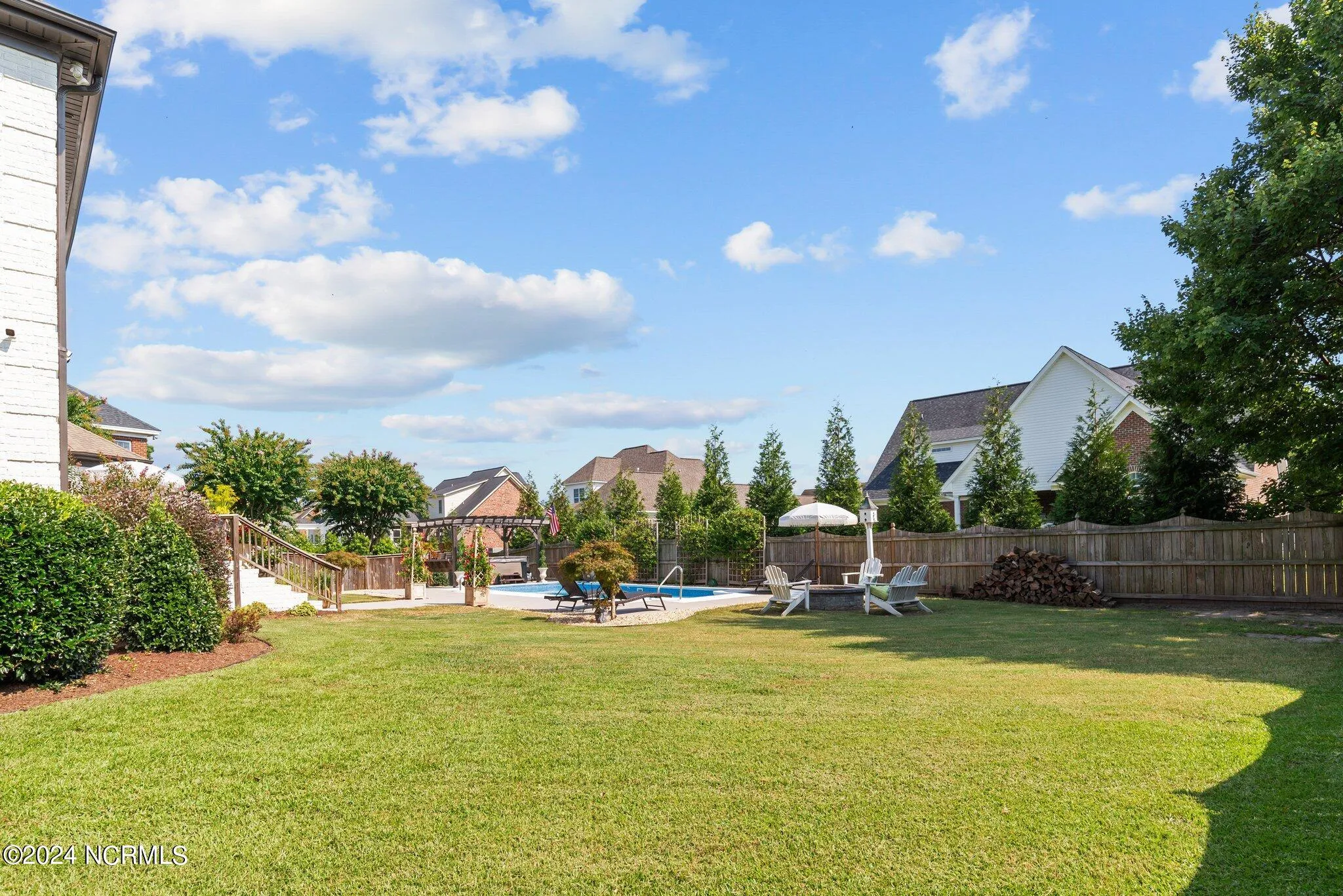 Greenville, North Carolina 27858, United States, 5 Bedrooms Bedrooms, ,5 BathroomsBathrooms,Residential,Pending,79812