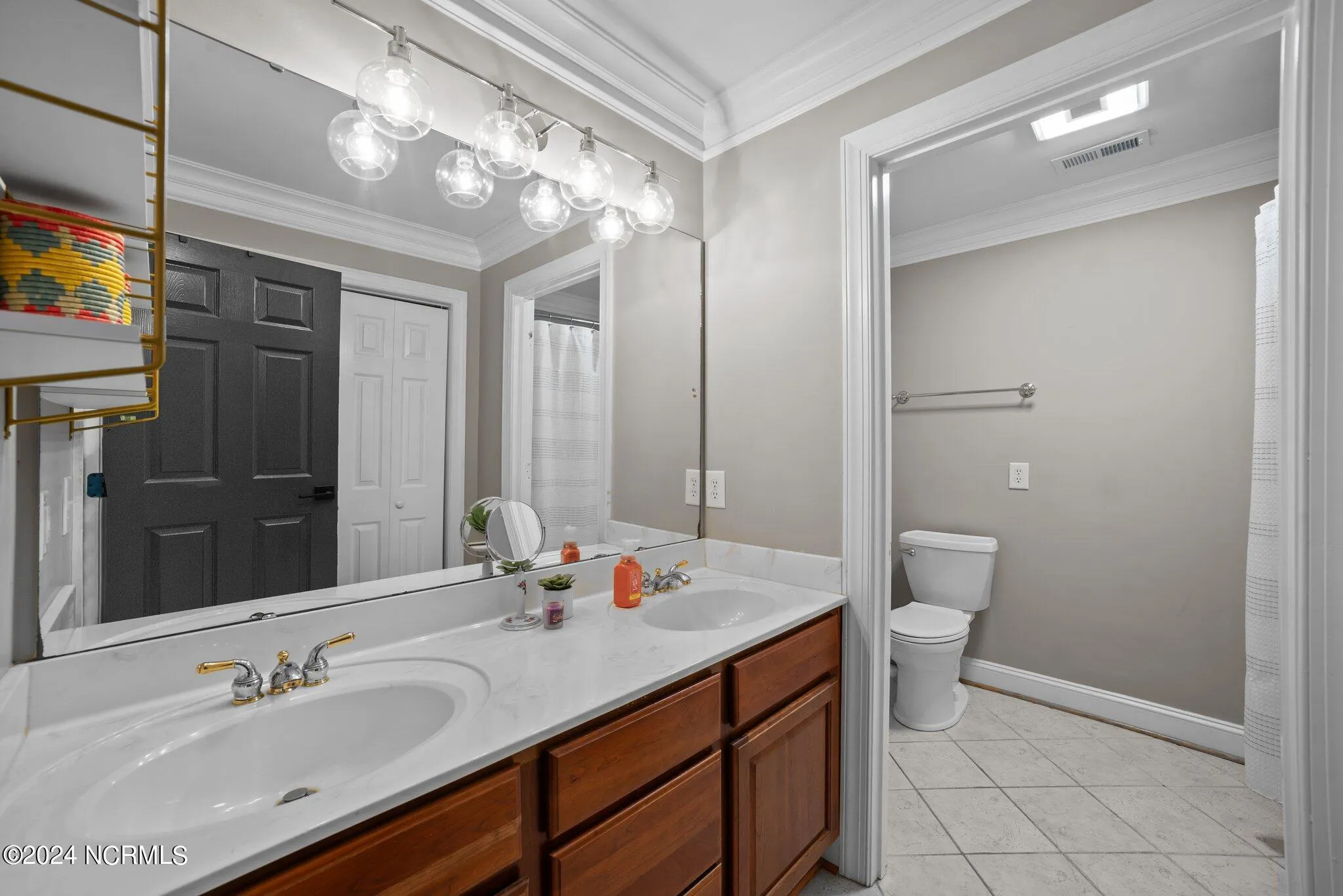 Greenville, North Carolina 27858, United States, 5 Bedrooms Bedrooms, ,5 BathroomsBathrooms,Residential,Pending,79812