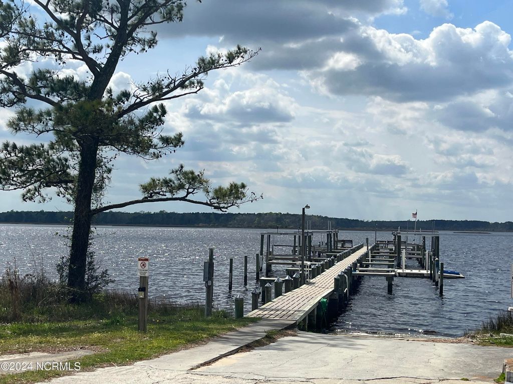 Photo of 166 Deepwater Drive, Stella, NC 28582 (MLS # 100426307)