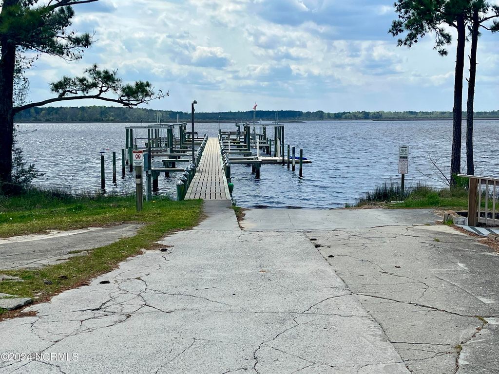 Photo of 166 Deepwater Drive, Stella, NC 28582 (MLS # 100426307)