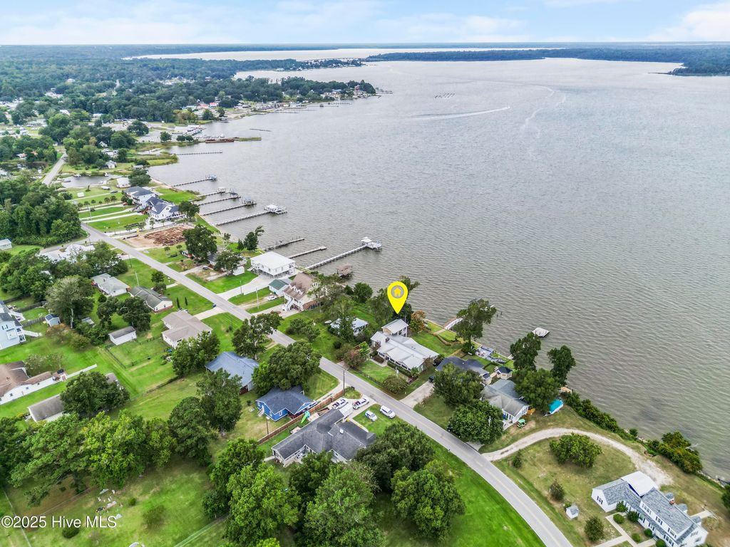 Photo of 211 Riverside Drive, Sneads Ferry, NC 28460 (MLS # 100530679)