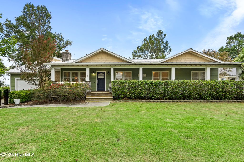 Photo of 211 Riverside Drive, Sneads Ferry, NC 28460 (MLS # 100530679)