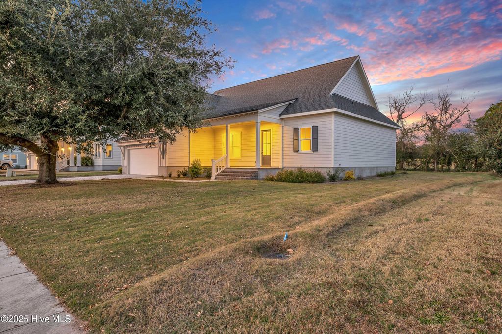 Photo of 5988 Gray Squirrel Path, Southport, NC 28461 (MLS # 100542889)