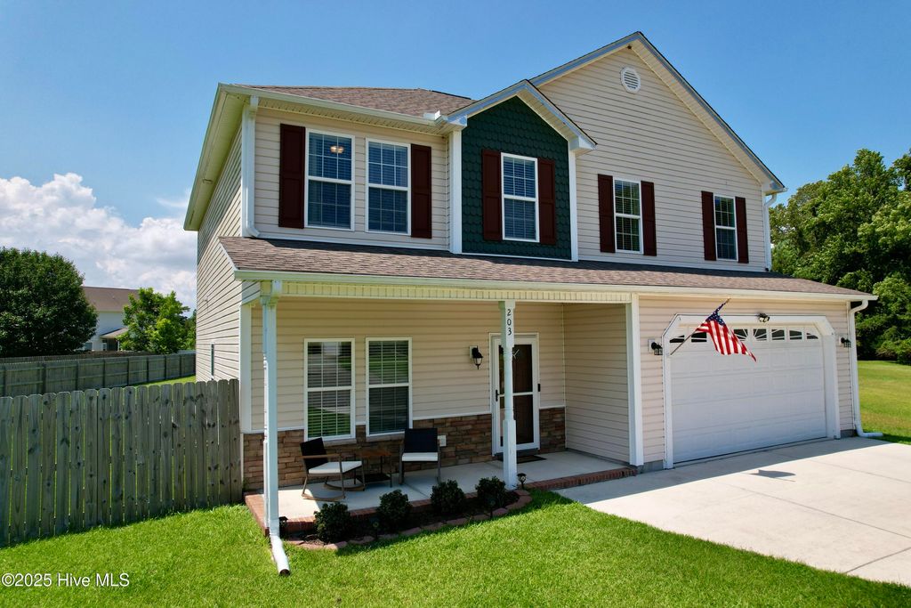 Photo of 203 Tucksey Court N, Hubert, NC 28539 (MLS # 100518496)