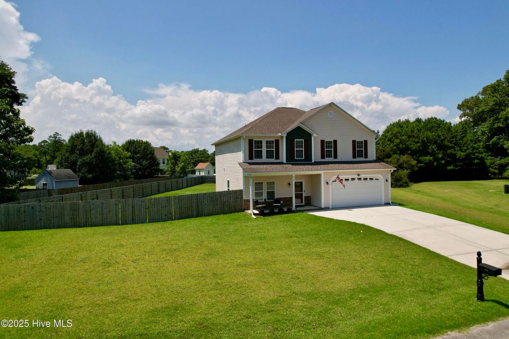 Photo of 203 Tucksey Court N, Hubert, NC 28539 (MLS # 100518496)