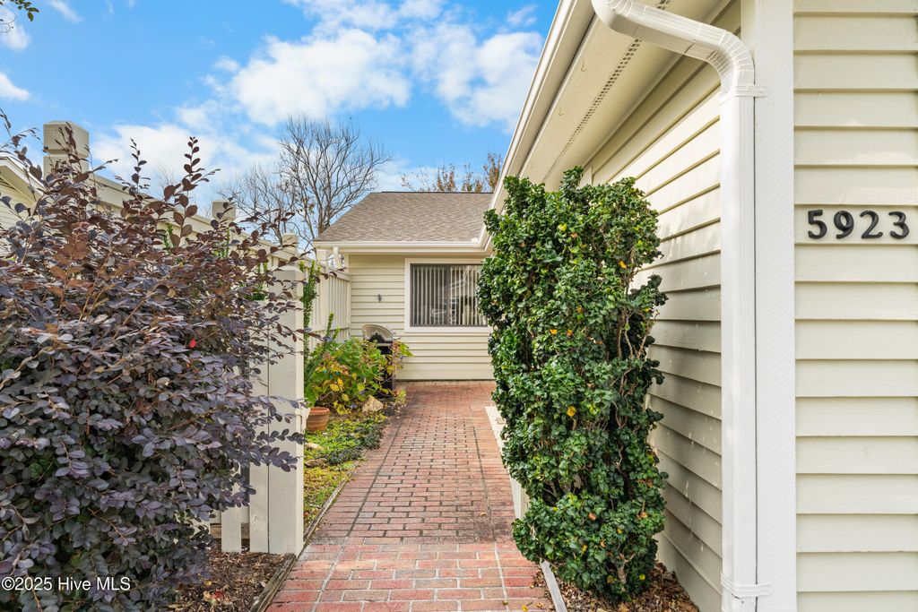 Photo of 5923 Inland Greens Drive, Wilmington, NC 28405 (MLS # 100543357)