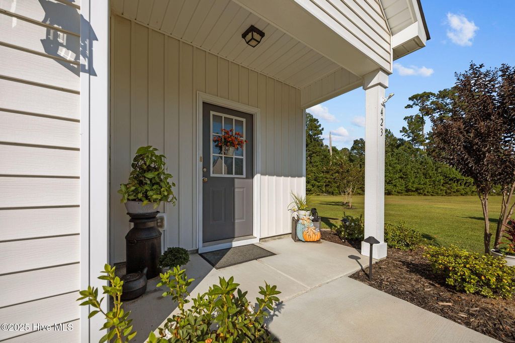 Photo of 423 Stanford Court, Maysville, NC 28555 (MLS # 100529820)