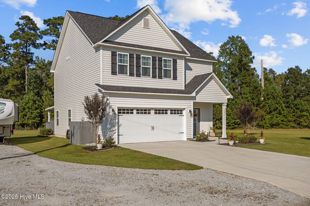 Photo of 423 Stanford Court, Maysville, NC 28555 (MLS # 100529820)