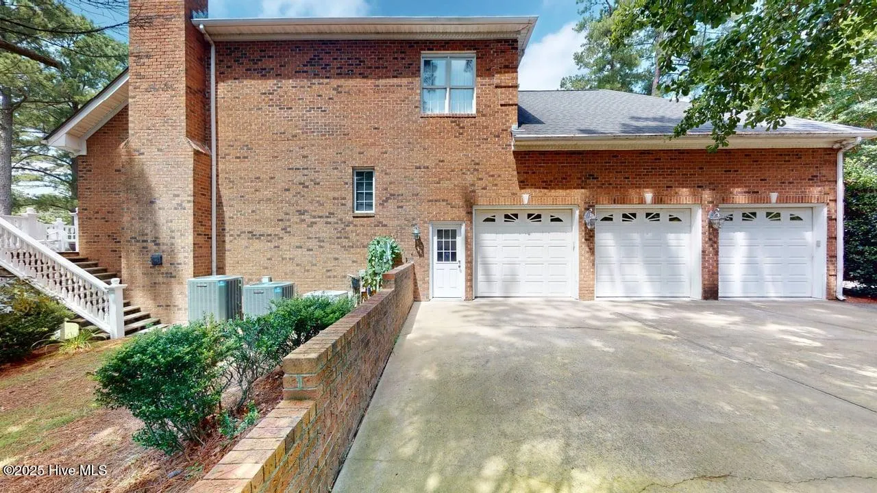 Goldsboro, North Carolina 27534, United States, 5 Bedrooms Bedrooms, ,6 BathroomsBathrooms,Residential,Active,87685