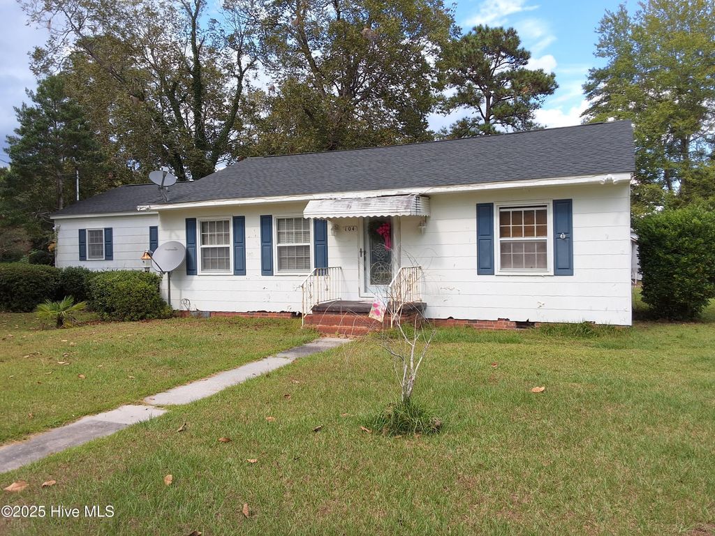 Photo of 104 Woodrow Street, Tabor City, NC 28463 (MLS # 100535903)