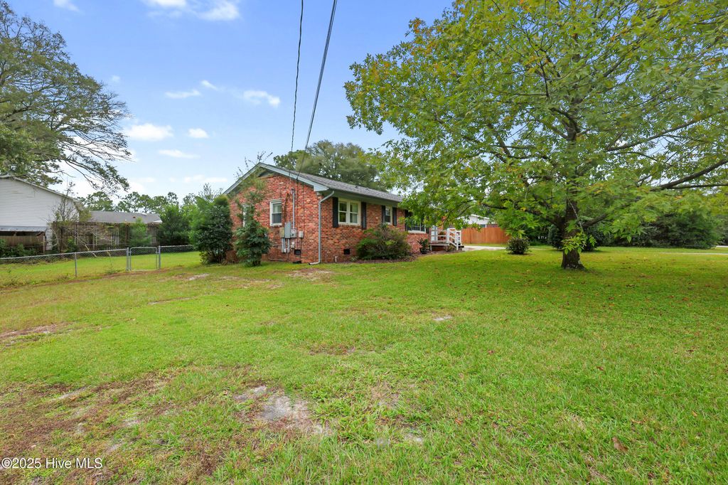 Photo of 906 Parkway Boulevard, Wilmington, NC 28412 (MLS # 100536101)