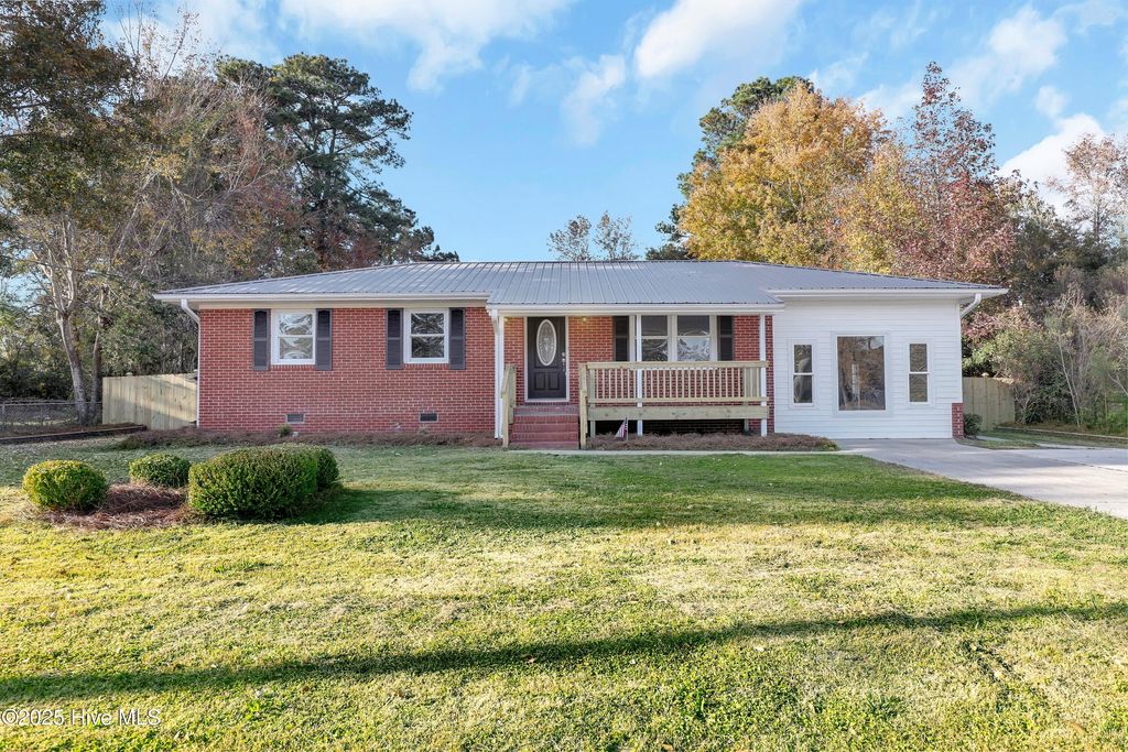 Photo of 113 Linda Drive, Jacksonville, NC 28546 (MLS # 100542523)
