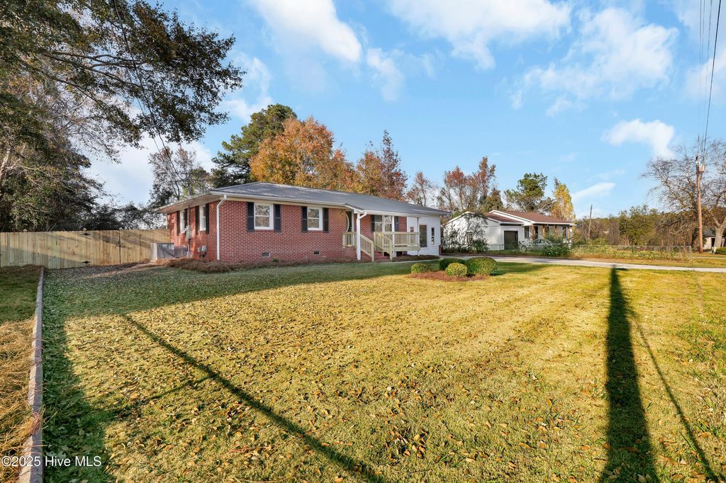 Photo of 113 Linda Drive, Jacksonville, NC 28546 (MLS # 100542523)