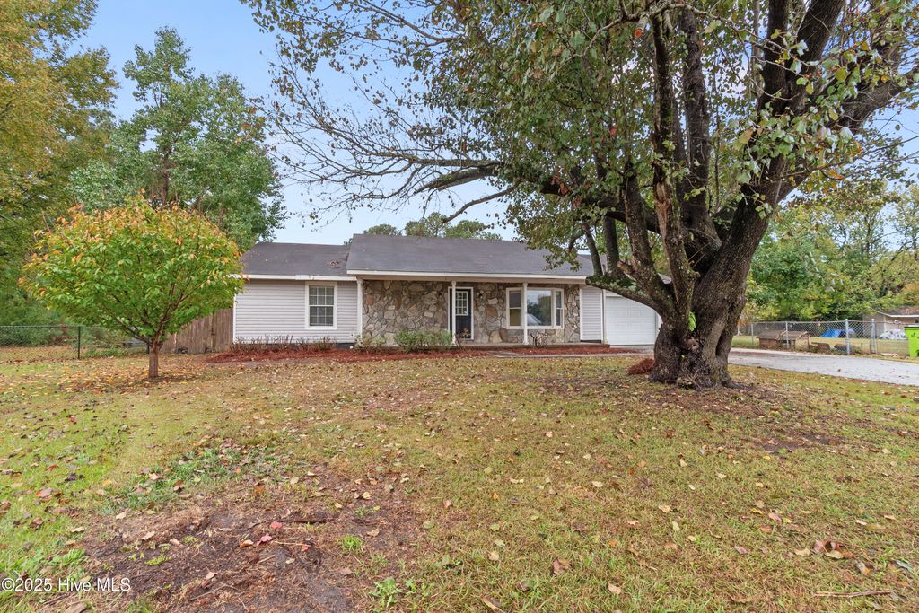 Photo of 608 Wolverine Place, Jacksonville, NC 28546 (MLS # 100539180)