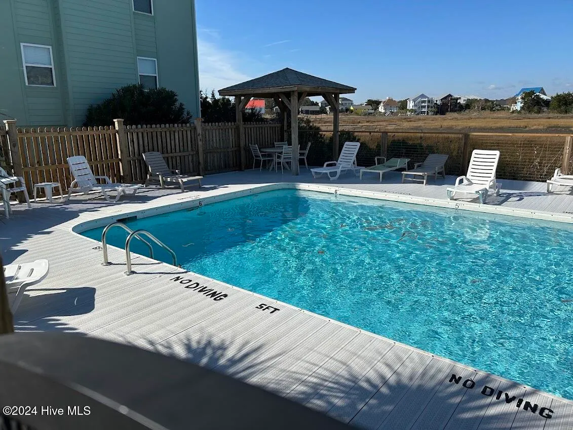 Carolina Beach, North Carolina 28428, United States, 2 Bedrooms Bedrooms, ,2 BathroomsBathrooms,Residential,Pending,27369