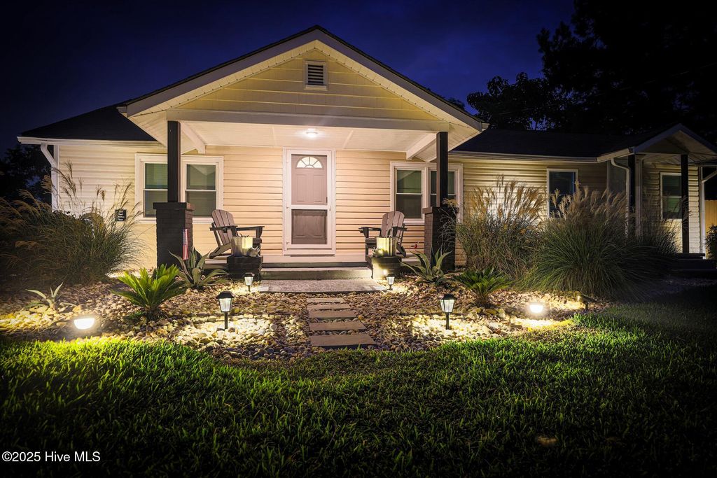 Photo of 588 Nine Foot Road, Newport, NC 28570 (MLS # 100536065)