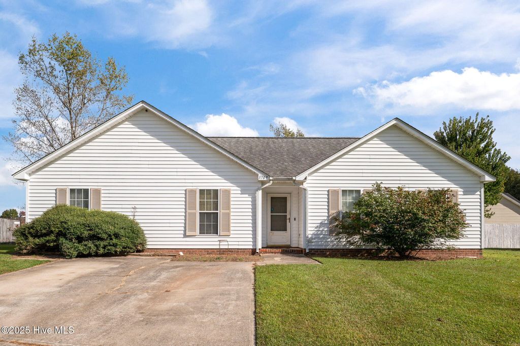 Photo of 3709 Scenic Court, Ayden, NC 28513 (MLS # 100539098)