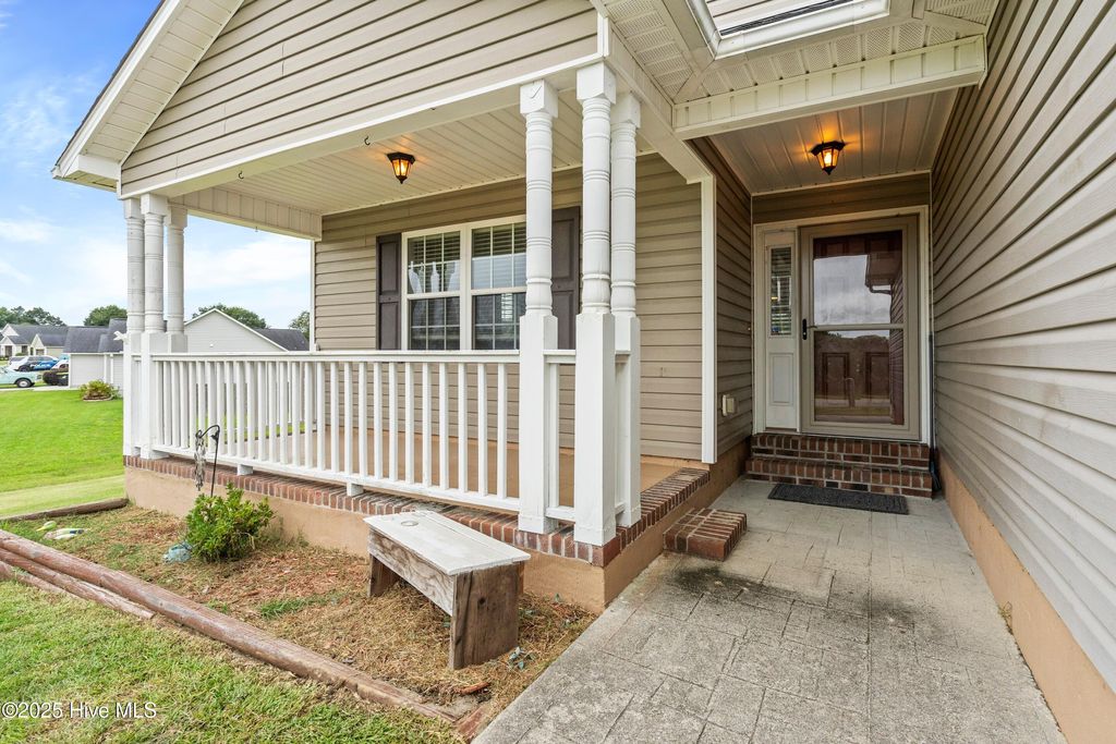 Photo of 123 Silver Queen Lane, Richlands, NC 28574 (MLS # 100530465)