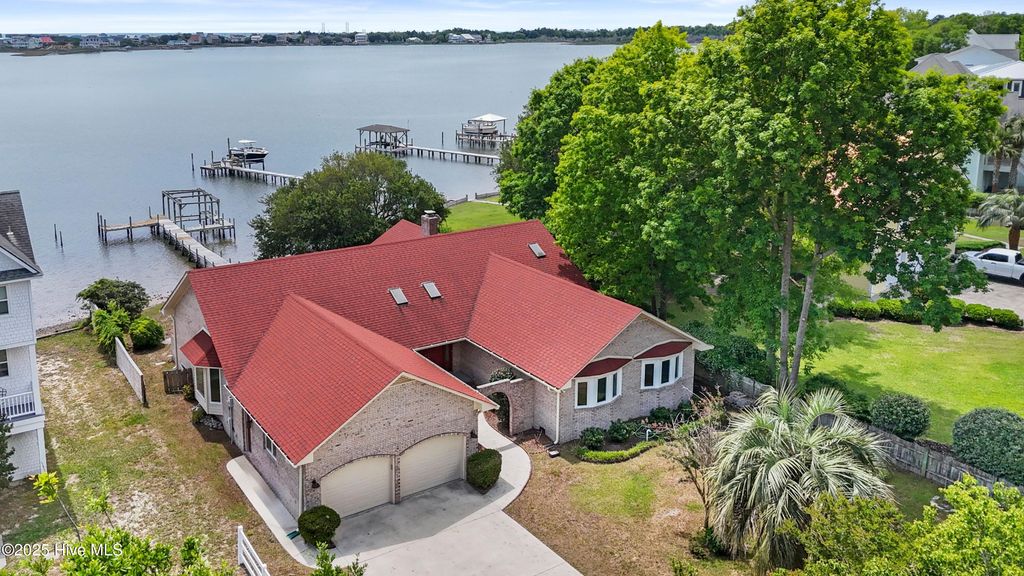 Photo of 995 Chadwick Shores Drive, Sneads Ferry, NC 28460 (MLS # 100503584)