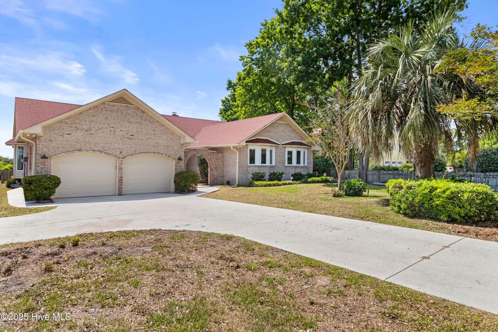 Photo of 995 Chadwick Shores Drive, Sneads Ferry, NC 28460 (MLS # 100503584)