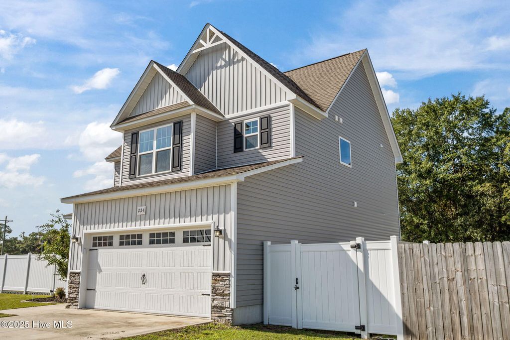 Photo of 224 Rowland Drive, Richlands, NC 28574 (MLS # 100534756)