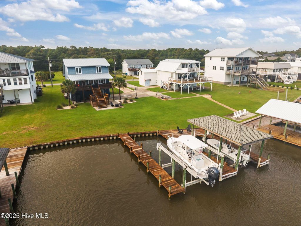 Photo of 331 Grandview Drive, Sneads Ferry, NC 28460 (MLS # 100526486)