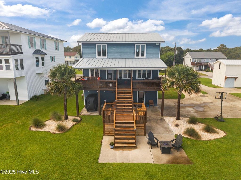 Photo of 331 Grandview Drive, Sneads Ferry, NC 28460 (MLS # 100526486)