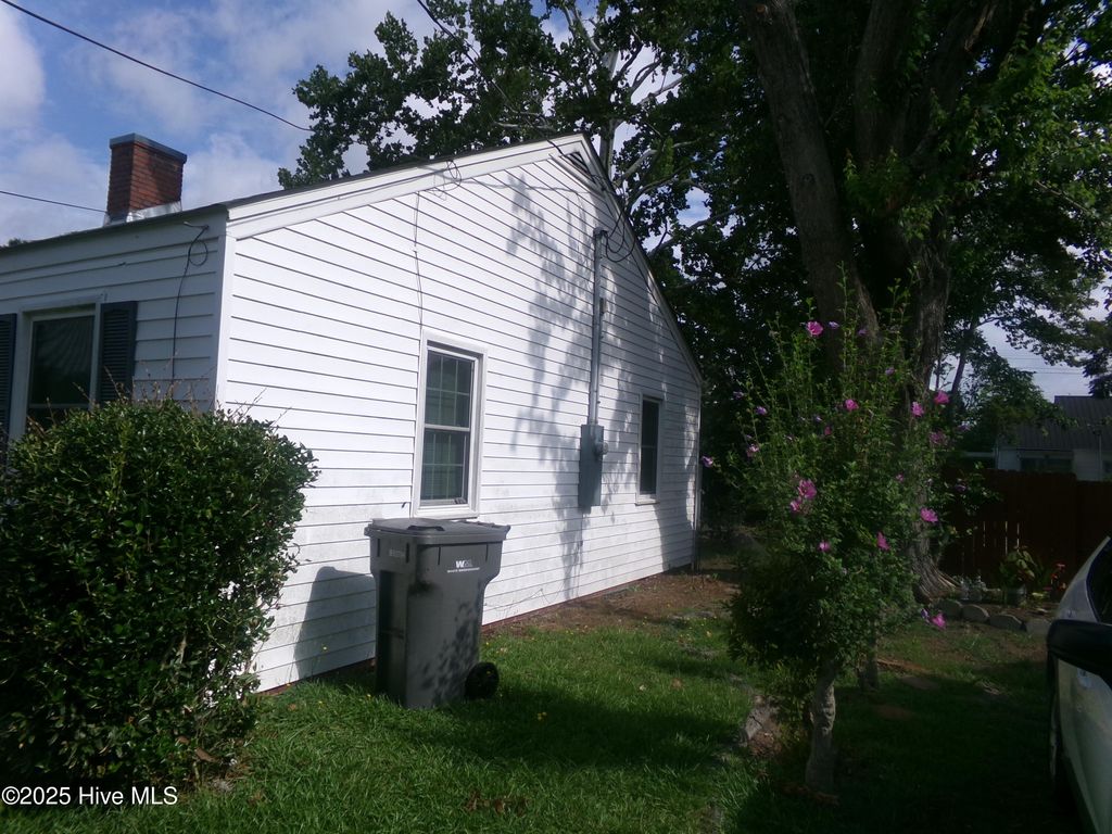 Photo of 1009 E 6th Street, Lumberton, NC 28358 (MLS # 100517034)