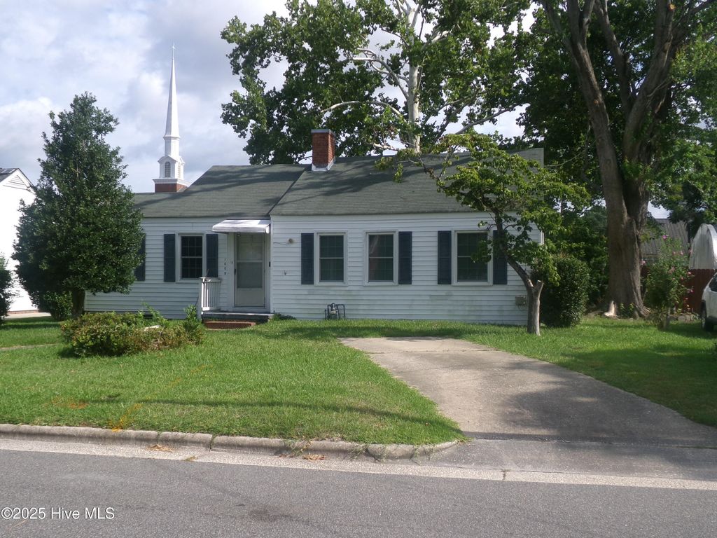 Photo of 1009 E 6th Street, Lumberton, NC 28358 (MLS # 100517034)