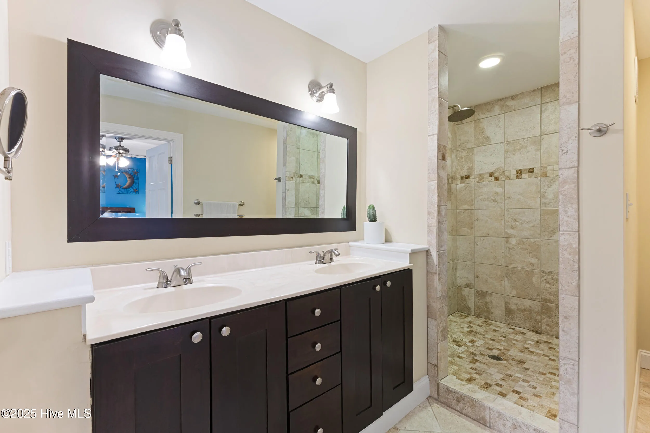 Wilmington, North Carolina 28409, United States, 5 Bedrooms Bedrooms, ,5 BathroomsBathrooms,Residential,Pending,108283