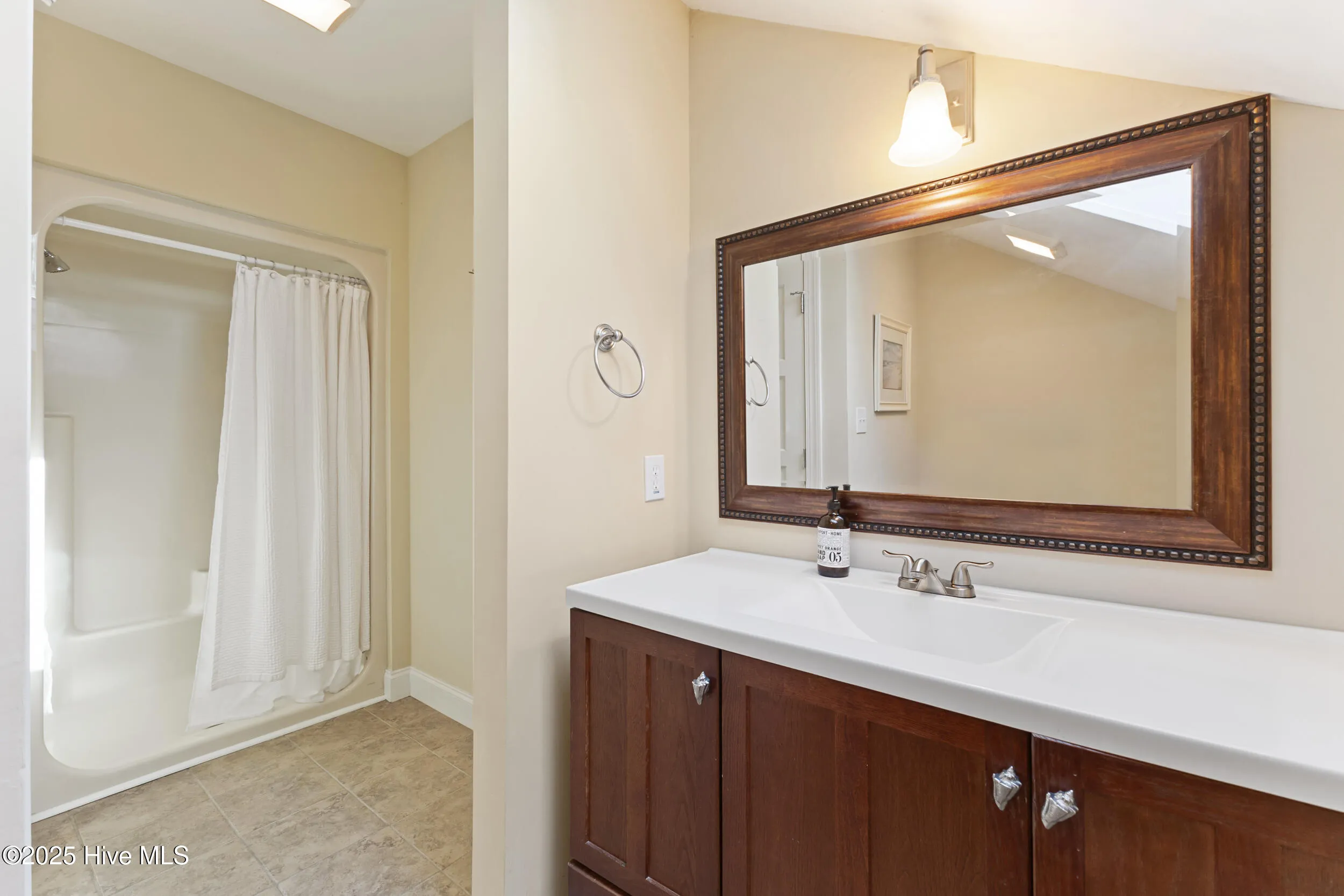 Wilmington, North Carolina 28409, United States, 5 Bedrooms Bedrooms, ,5 BathroomsBathrooms,Residential,Pending,108283