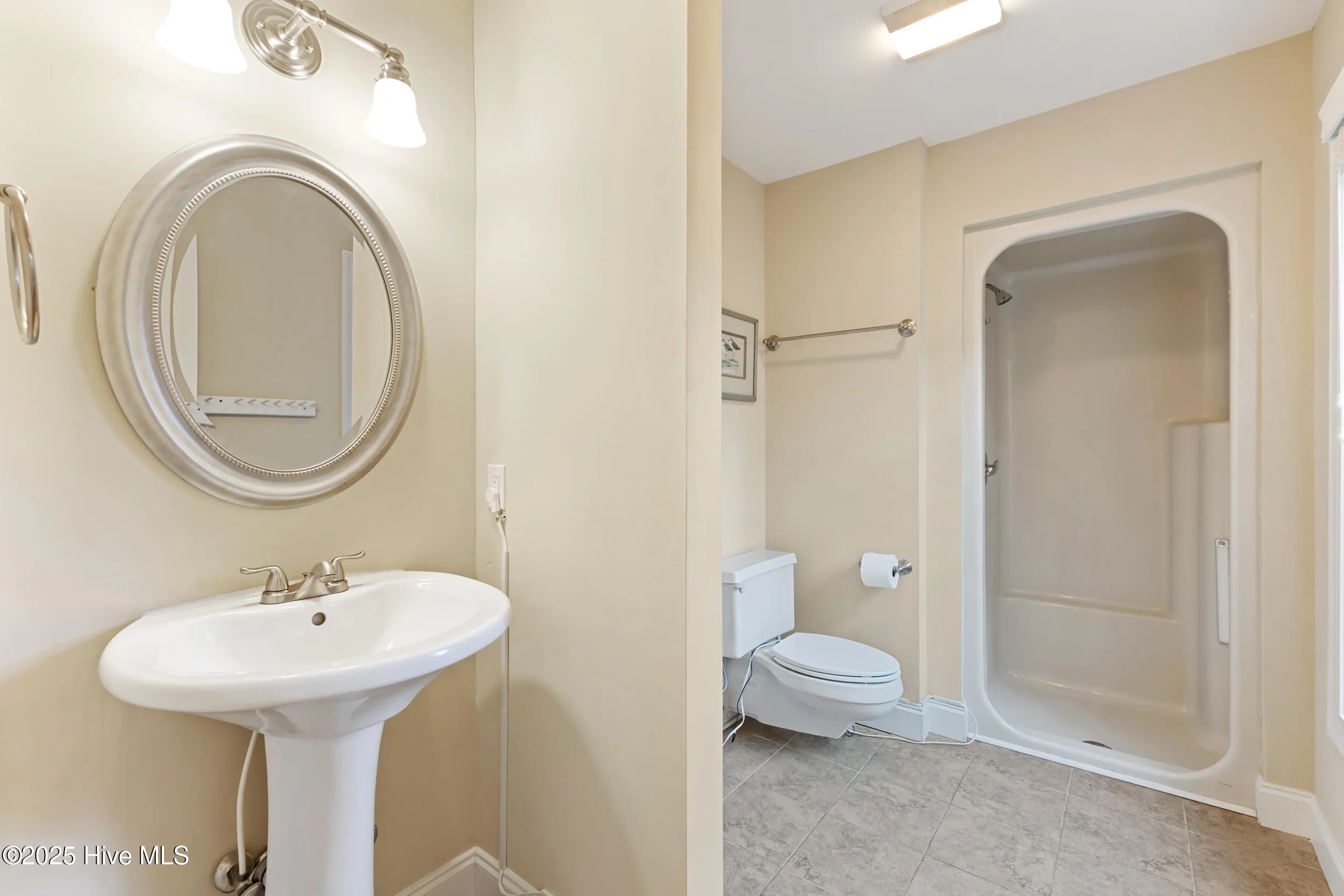 Wilmington, North Carolina 28409, United States, 5 Bedrooms Bedrooms, ,5 BathroomsBathrooms,Residential,Pending,108283