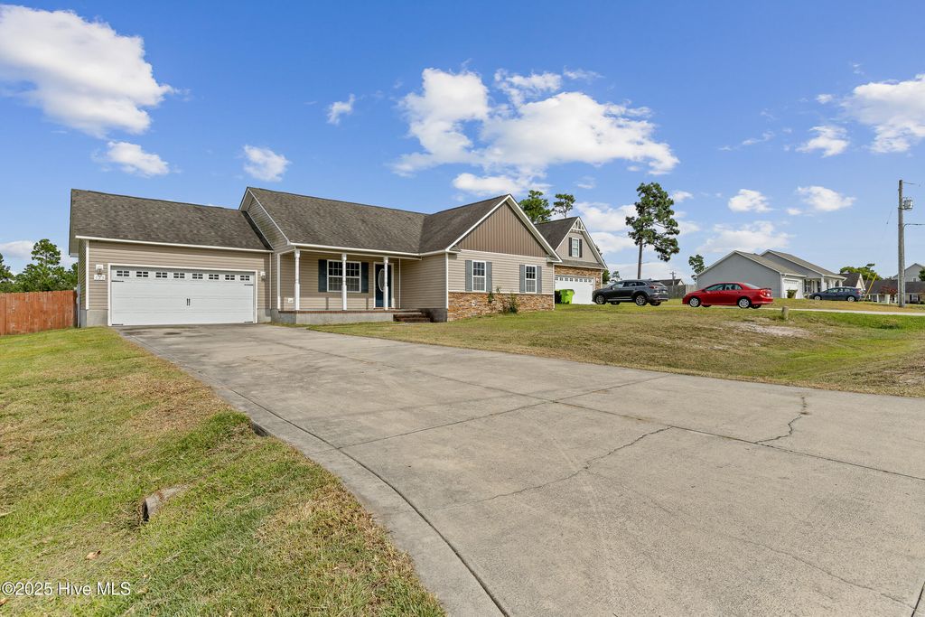 Photo of 125 Rosemary Avenue, Hubert, NC 28539 (MLS # 100528606)