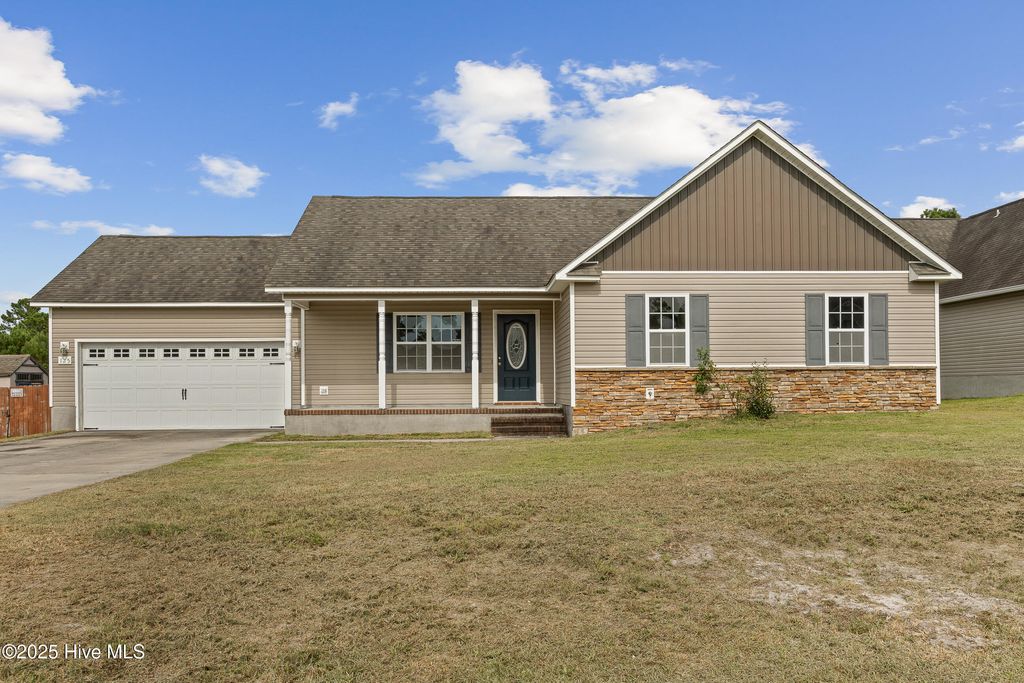 Photo of 125 Rosemary Avenue, Hubert, NC 28539 (MLS # 100528606)