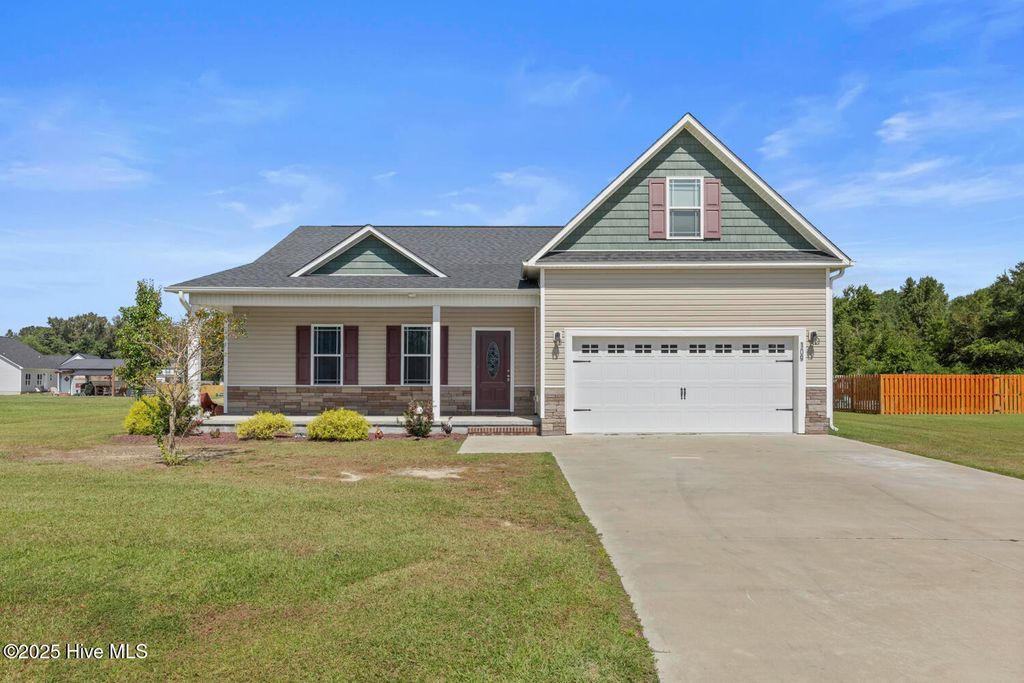 Photo of 109 Thoroughbred, Richlands, NC 28574 (MLS # 100531461)