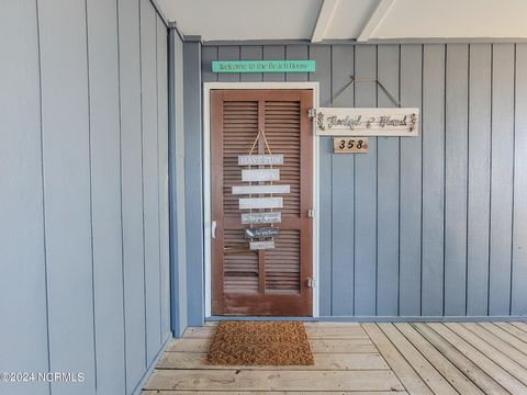 A home in North Topsail Beach