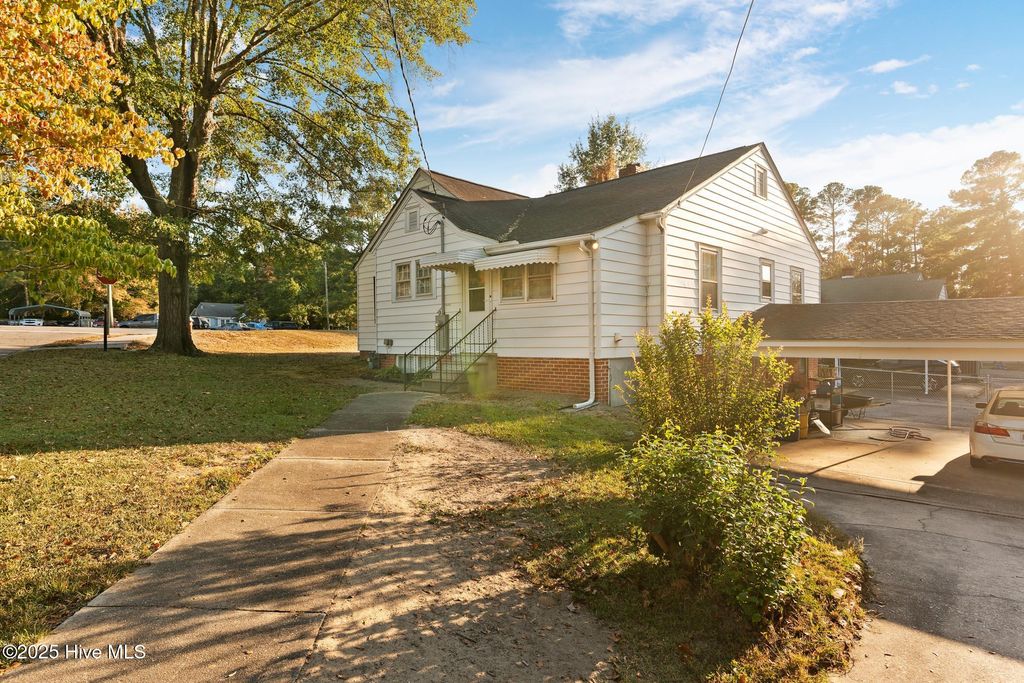 Photo of 1817 Fayetteville Road, Rockingham, NC 28379 (MLS # 100535665)