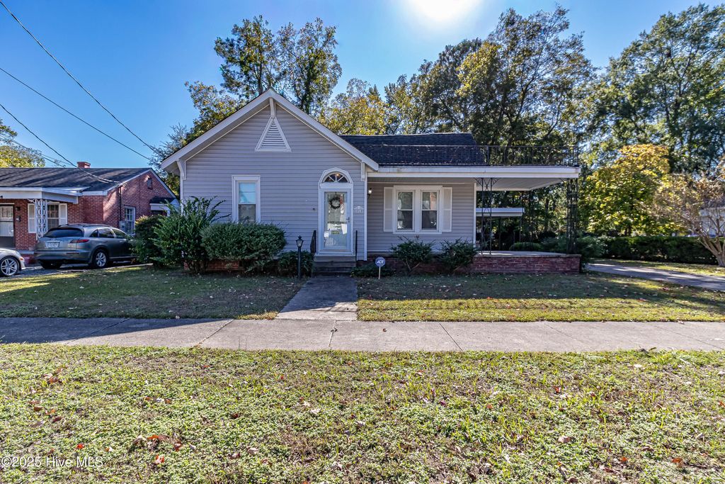 Photo of 1010 E Mulberry Street, Goldsboro, NC 27530 (MLS # 100537799)