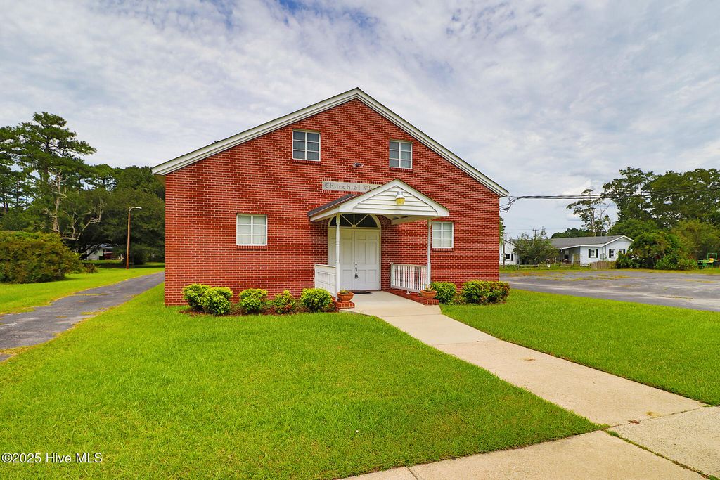 Photo of 2101 S Lakeview Drive, Newport, NC 28570 (MLS # 100528636)