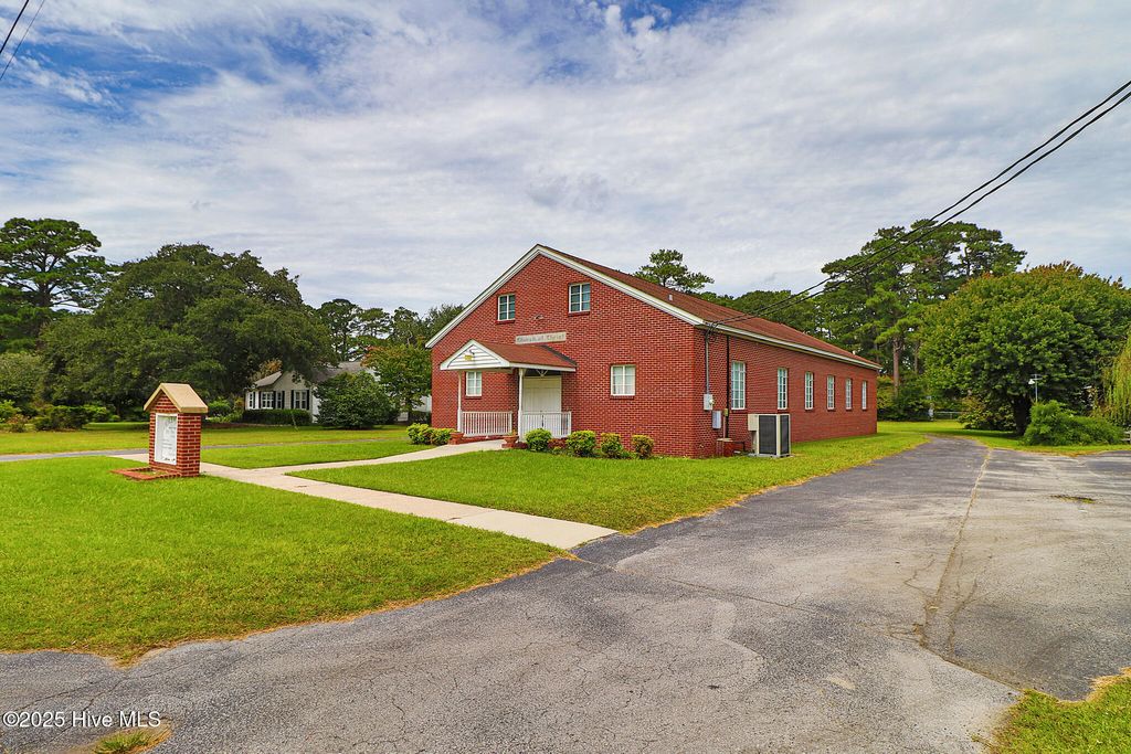 Photo of 2101 S Lakeview Drive, Newport, NC 28570 (MLS # 100528636)