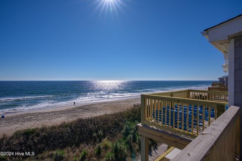 A home in North Topsail Beach