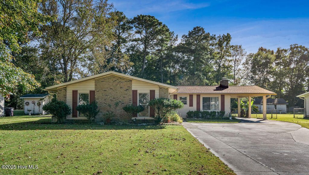 Photo of 307 Walnut Creek Road, Jacksonville, NC 28546 (MLS # 100538404)