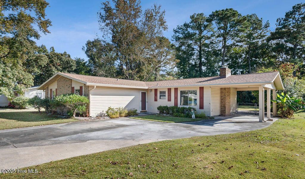 Photo of 307 Walnut Creek Road, Jacksonville, NC 28546 (MLS # 100538404)