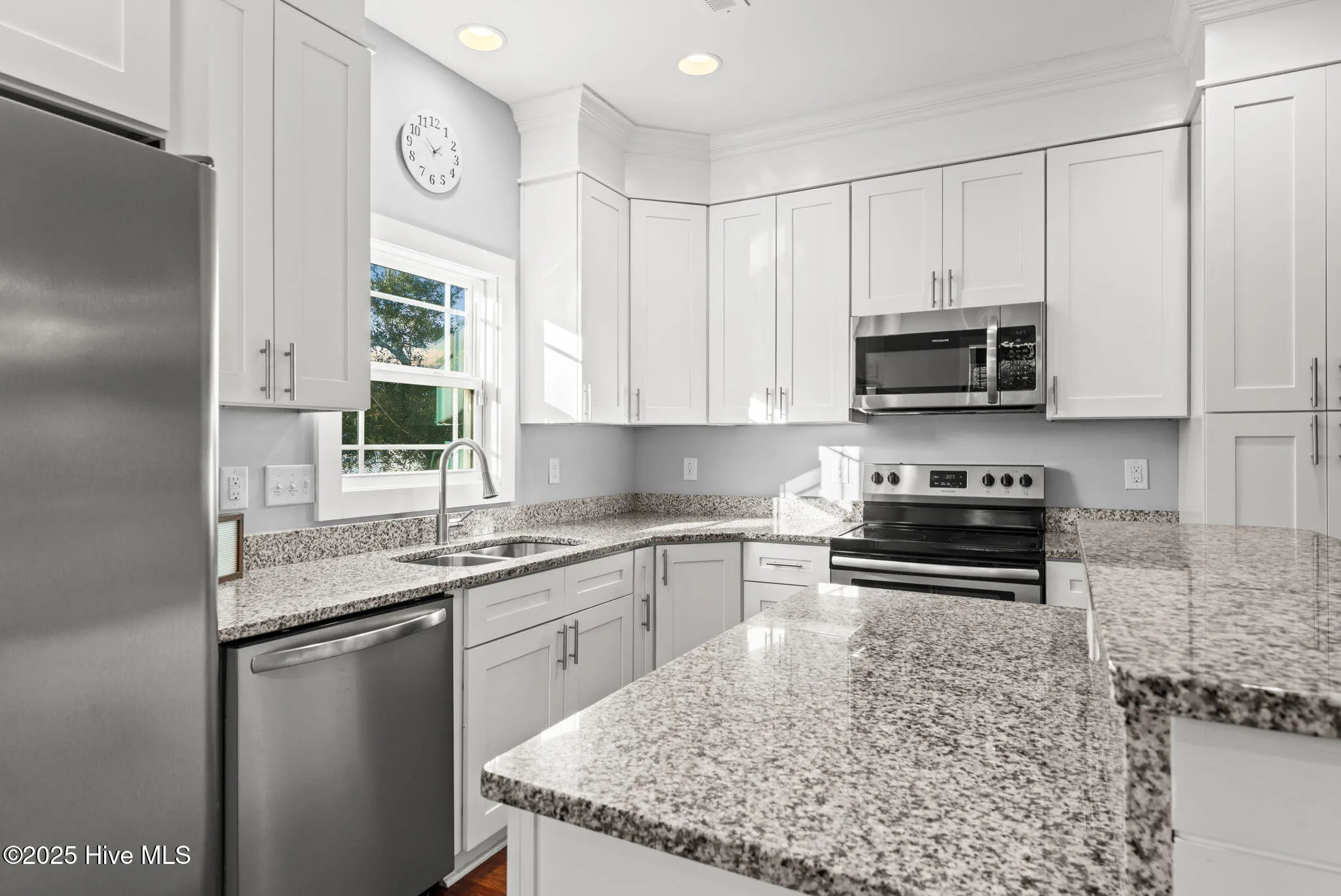 Oak Island, North Carolina 28465, United States, 3 Bedrooms Bedrooms, ,2 BathroomsBathrooms,Residential,Pending,254621