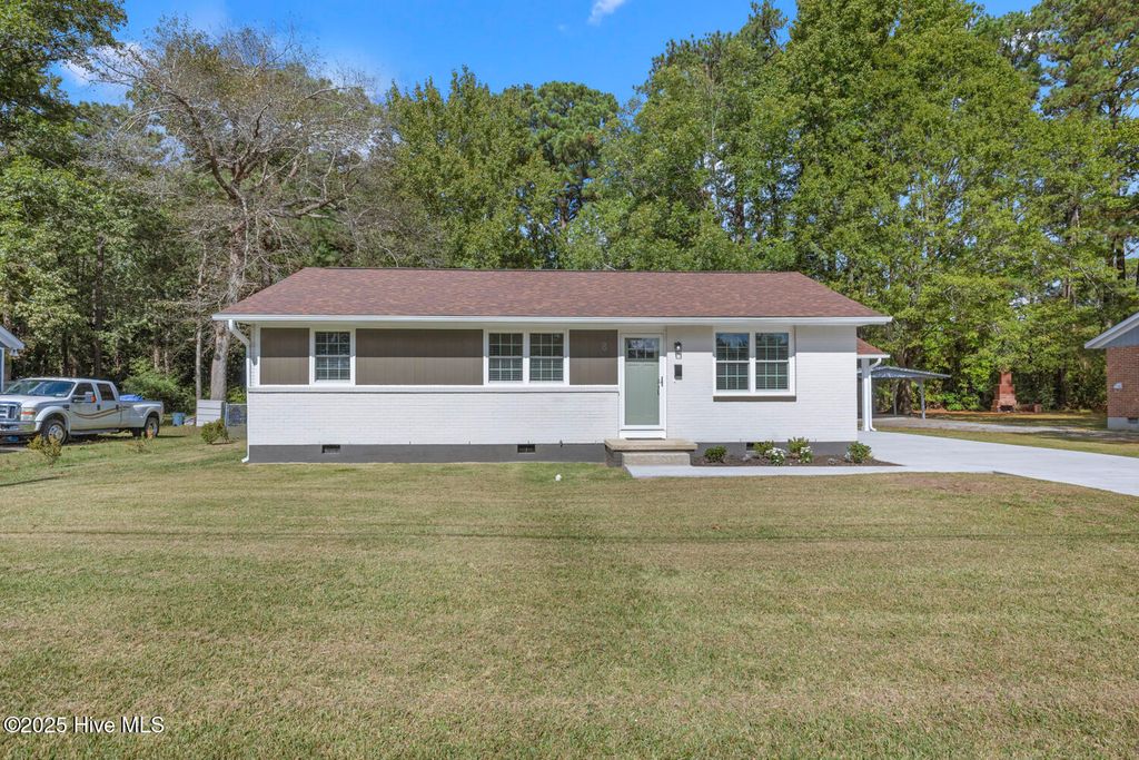 Photo of 8 Carver Road, Jacksonville, NC 28540 (MLS # 100534917)