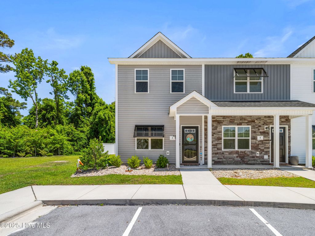 Photo of 2 Catalina Circle, Swansboro, NC 28584 (MLS # 100510836)