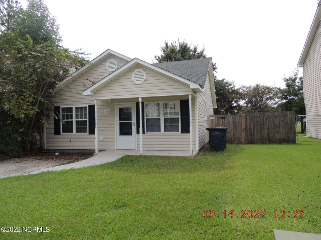 Photo of 107 Croatan Court, Jacksonville, NC 28546 (MLS # 100538309)