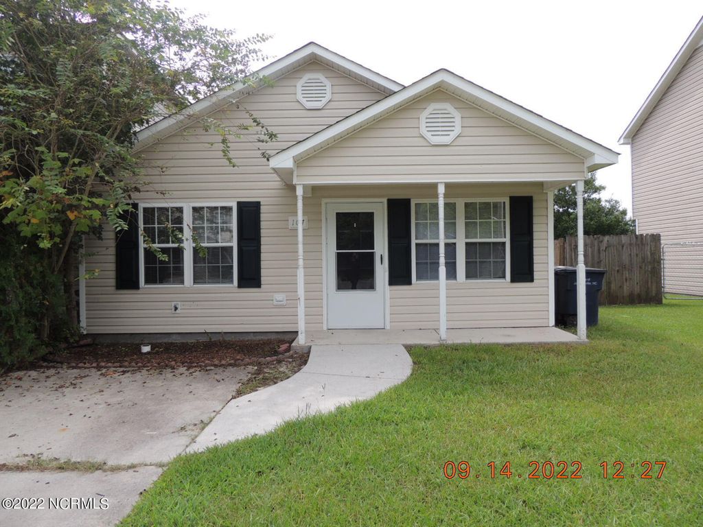 Photo of 107 Croatan Court, Jacksonville, NC 28546 (MLS # 100538309)