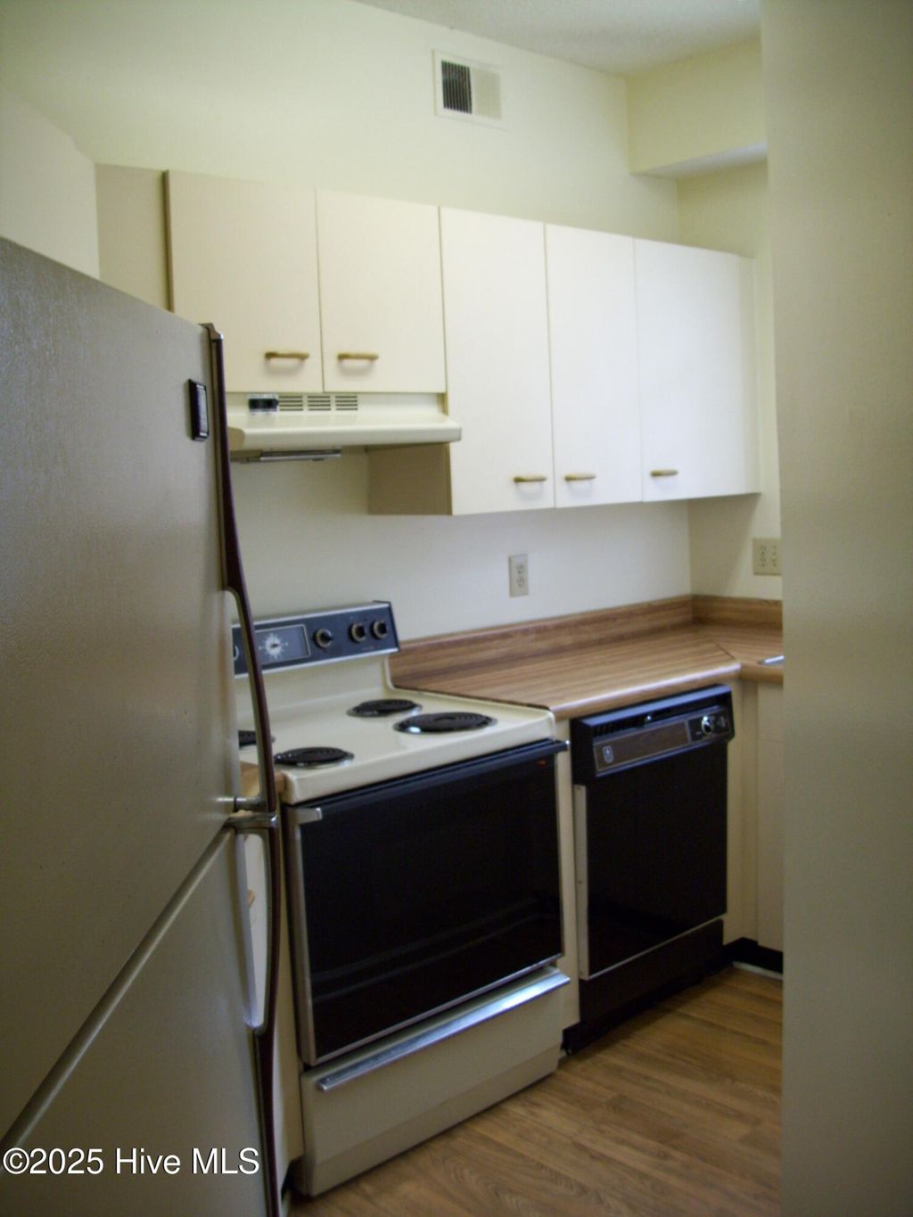 Photo of 4240 Wilshire Boulevard #201, Wilmington, NC 28403 (MLS # 100534893)